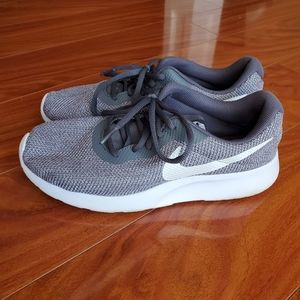 Nike Tanjun sneakers